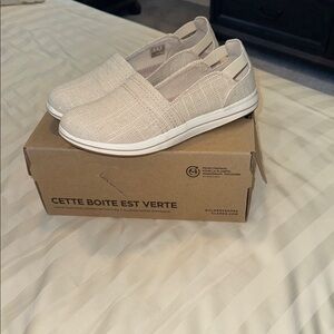 Cloudsteppers by Clarks Cream Flats with Elastic Panels